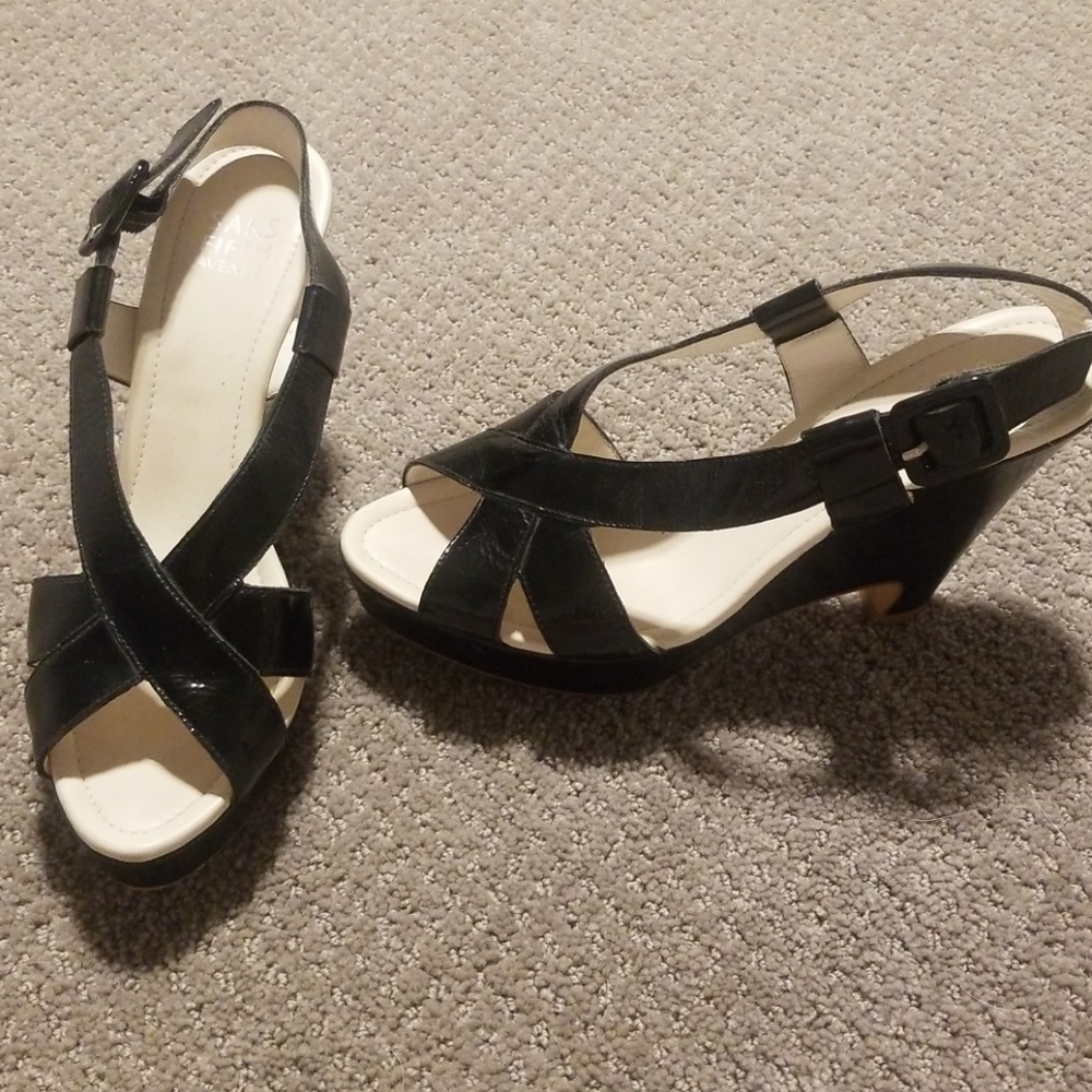 Saks Fifth Avenue sexy Wedges size 8 leather soles